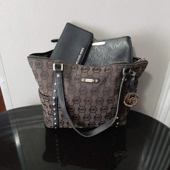Michael Kors Handbags - Michael Kors MK "Jetset" Logo 3 Pc Set